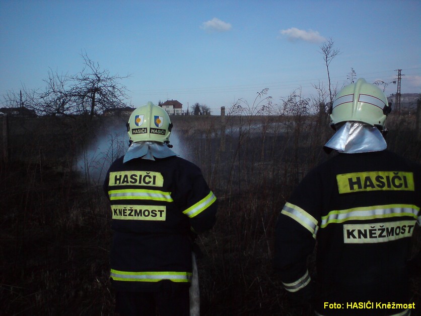 Požár_trávy-Mnichovo_Hradiště_30.3.2009_0001.JPG