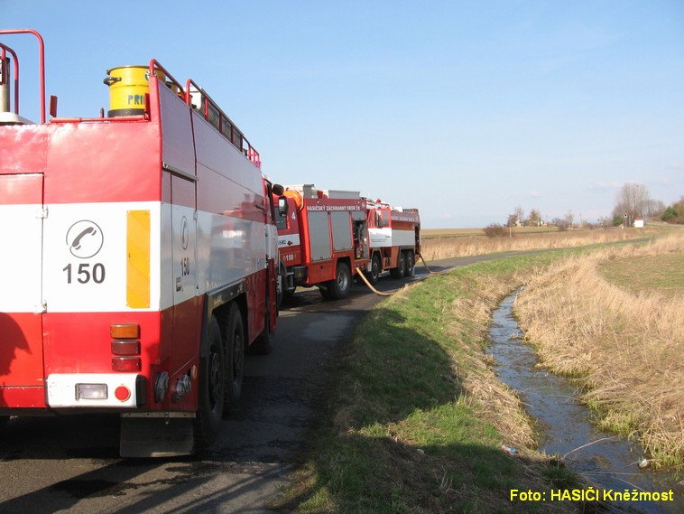 Požár_trávy-Mnichovo_Hradiště_30.3.2009_0002.jpg