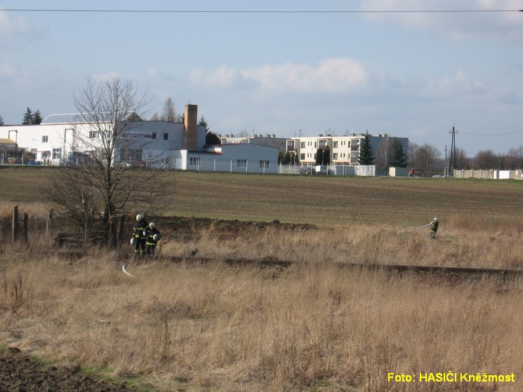 Požár_trávy-Mnichovo_Hradiště_30.3.2009_0003.jpg