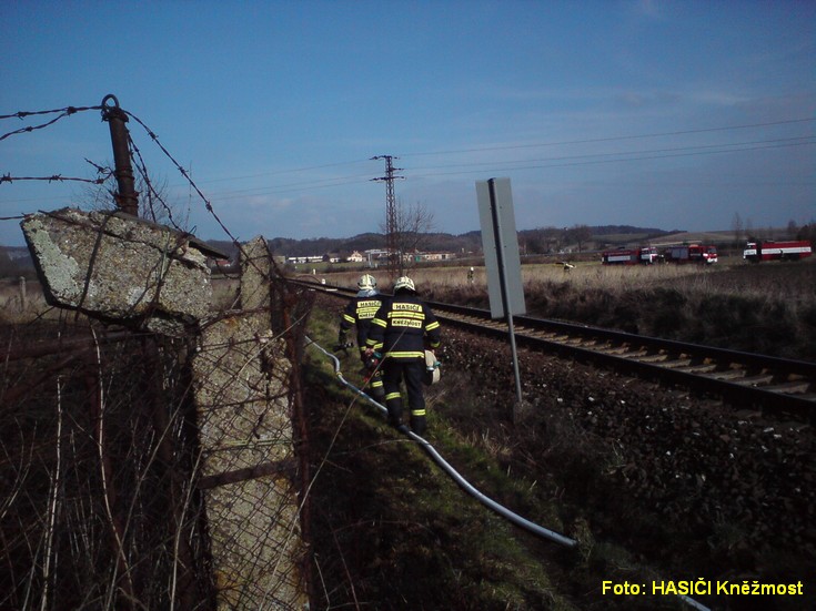 Požár_trávy-Mnichovo_Hradiště_30.3.2009_0005.JPG